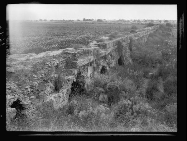 أقنية المياه الرومانية في قيسارية قبل النكبة
