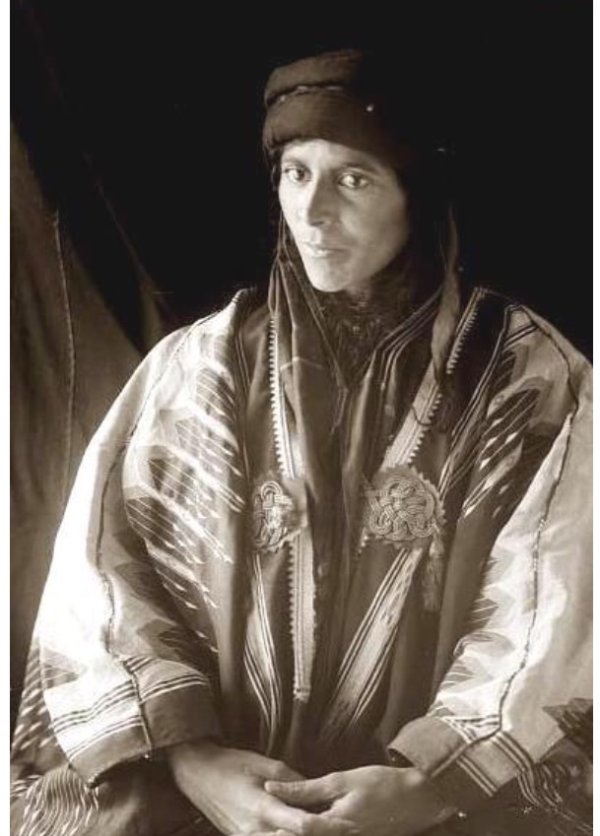 صورة لسيدة من قيسارية قبل النكبة