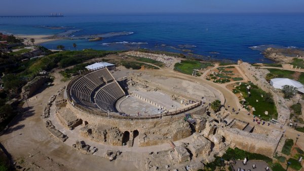 صورة جوية للمسرح الروماني بعدسة واجد النوباني