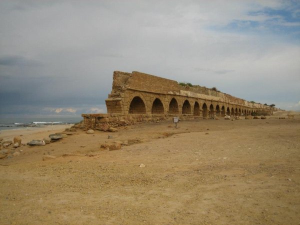 جسر قيسارية بعدسة: واحد النوباني
