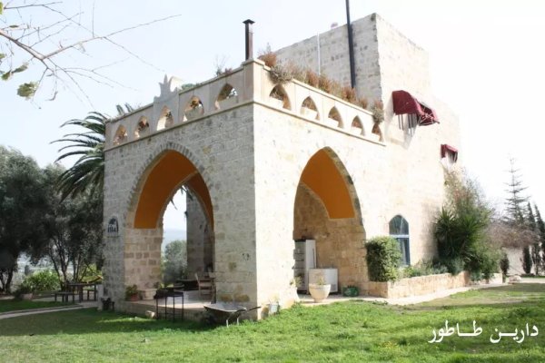 بيت المختار الشيخ مسعود الماضي زعيم ساحل حيفا في قرية اجزم اليوم مكانها مستوطنة كيرم مهرال بعد تحويله الى فندق القلعة هطيراه