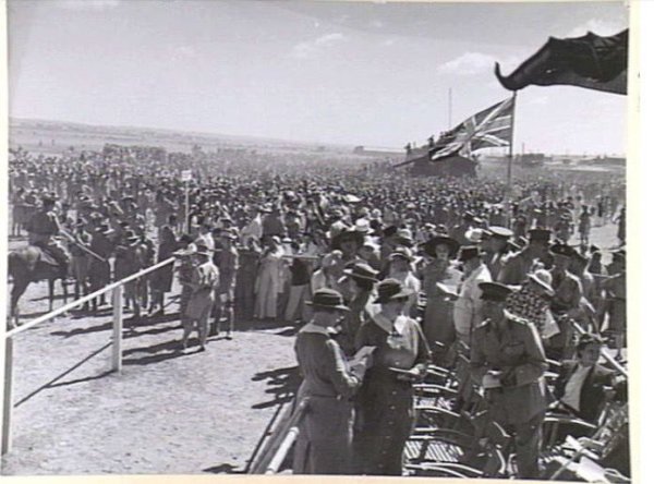 صور من المعسكر البريطاني الذي كان مقاماً على أراضي قرية بربرة فترة الحرب العالمية الثانية  الصور بين عامي 1940- 1942