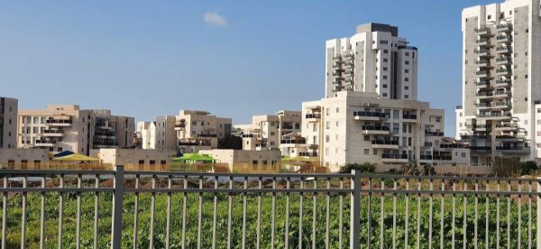 صور من أراضي قرية قسطينة والمستوطنات التي أسست على أراضيها