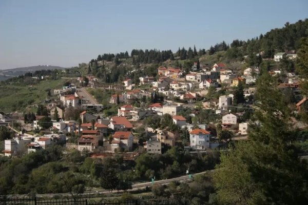 منظر عام للمستعمرة التي أقيمت على اراضي بيريا، تصوير مقبولة نصار عام 2006.