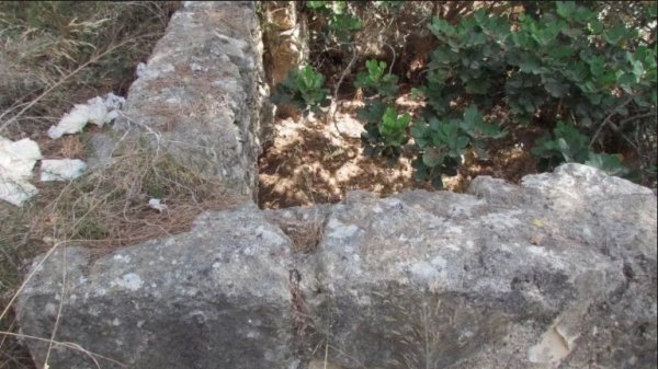 بقايا إحدى منازل جبع