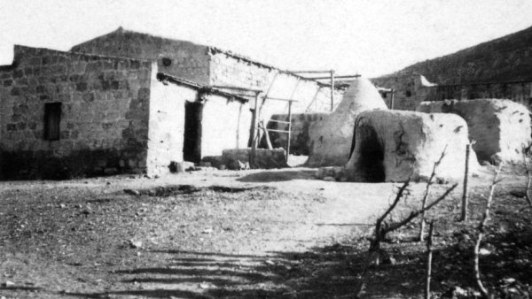 صور لمنازل قرية الياجور تعود لعام 1940 نقلاً عن موقع فلسطين في الذاكرة