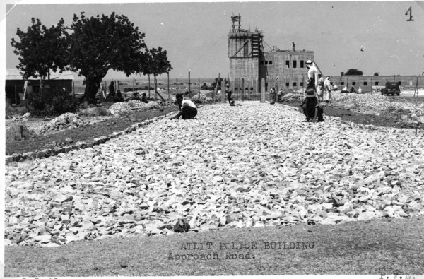 رصف الطريق في عتليت