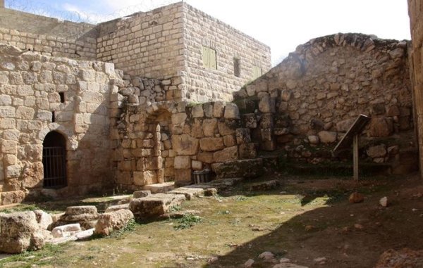 برج السموع ، احد بقايا آثار المدينة الكنعانية