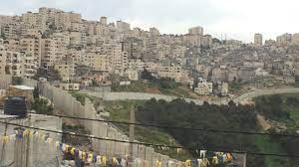 جدار الفصل العنصري في أراضي بلدة عناتا