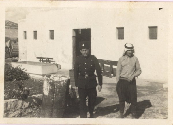 مصطفى الطيار ومحمد الفعور في شعب 1944