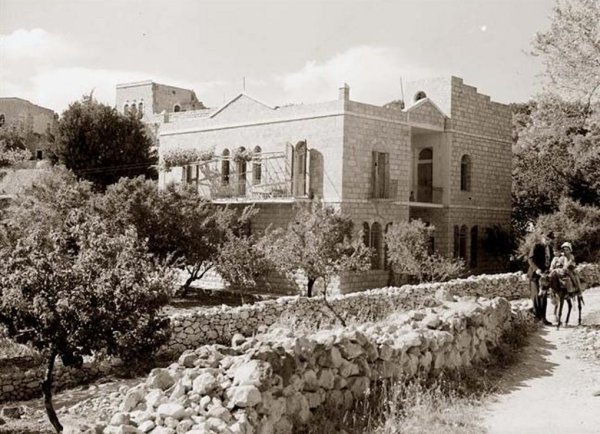 بيت من القرية