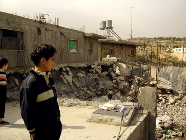 تدمير احد منازل القرية من قبل الاحتلال