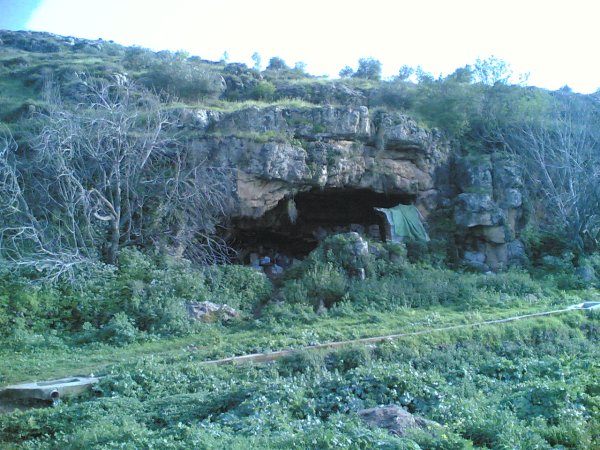 احدى المغر في القرية