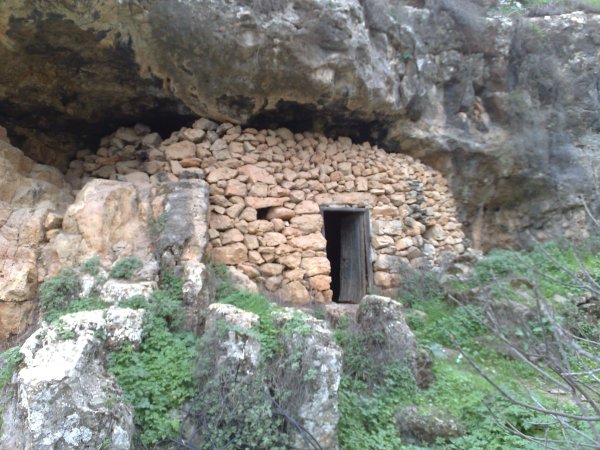 مغارة في قرية وادي فوكين - بيت لحم، موسوعة القرى الفلسطينية