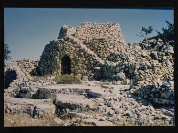 صورة توثق جانباً من منطار حجري في قرية سلواد شرق رام الله المحتلة.