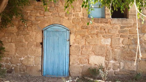 باب أحد بيوت الزيب