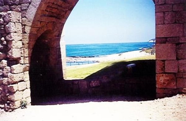 الاستيلاء البريطاني على (أراضي الرمال الشاطئية) التابعة لـ(قرية الزيب؛ قضاء عكّا) تمهيداً لتسليمها لـ(اليَهود) في العام 1947، نقلا عن صفحة الباحث: محمد رفيع