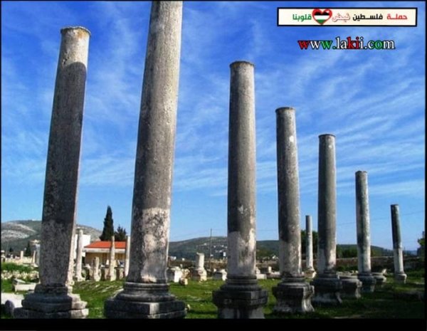 آثار في القرية