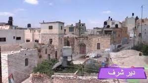 المنازل القديمة في القرية