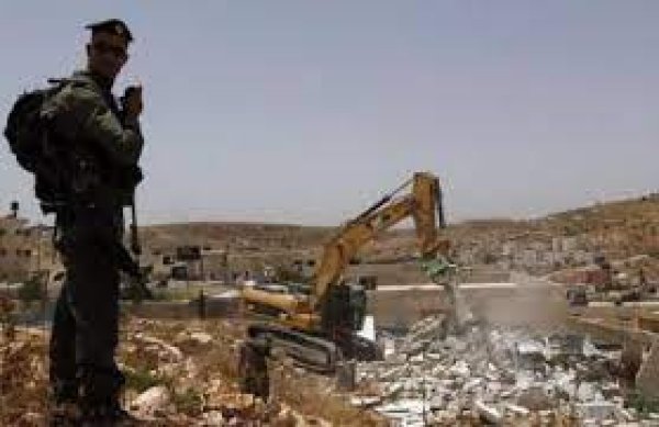 هدم احد المنازل من قبل الاحتلال