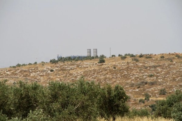 جزء من حقول النفط الذي اكتشف على أرض رنتيس في التسعينيات وتقوم إسرائيل بسحبه