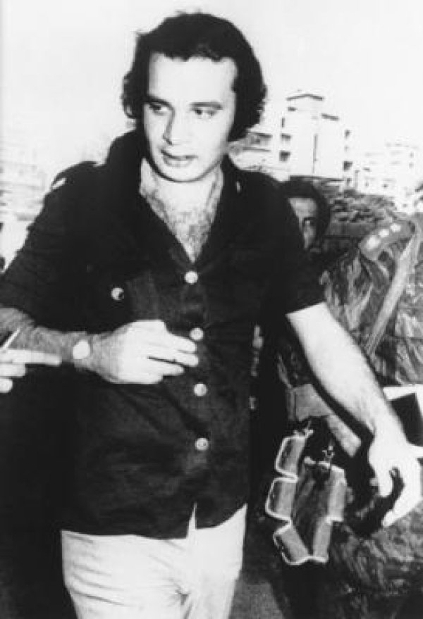 علي حسن سلامة قياديٌ في منظمة التحرير الفلسطينية ومنظمة أيلول الأسود يلقب بالأمير الأحمر