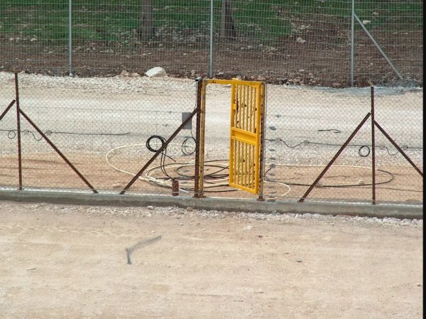 بوابة الجدار الفصل العنصري في قرية المدية